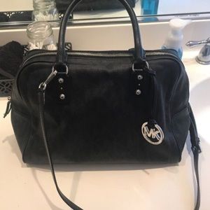 Michael kors purse with wallet